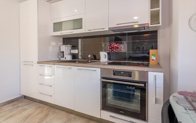 Beautiful Home in Vir With 4 Bedrooms and Wifi