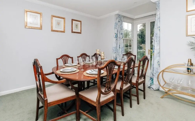 Montpellier House Centrally Located Large Garden - From 300 Per Night