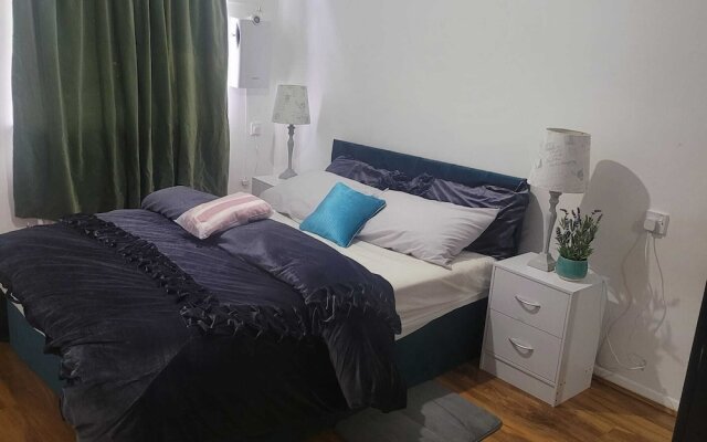 Exquisite 3-bed Royal Pearl Home in Greater London