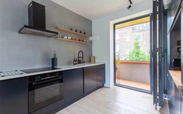 Ultra-modern 1 Bedroom in Angel With Balcony