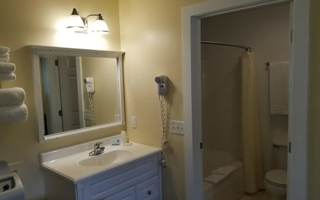 Captain's Quarters Motel