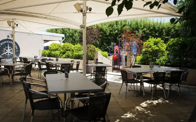The Roundabout Inn