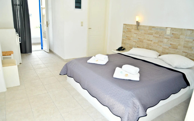 Glaronissia Hotel