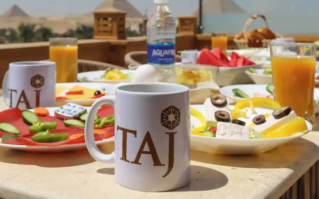 Taj pyramids view inn