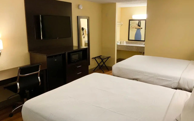 Days Inn by Wyndham Troy IL