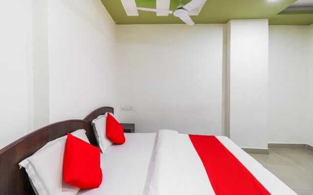 OYO 62748 Hotel Zeenat