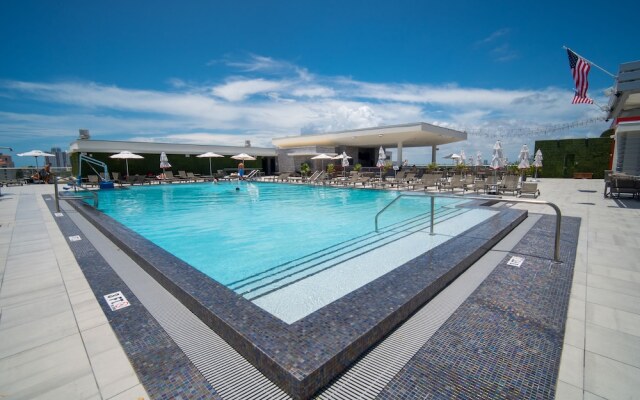 CH Deluxe Apartments  by MDR