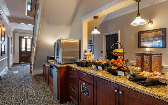 Essex Street Inn & Suites, an Ascend Collection Hotel