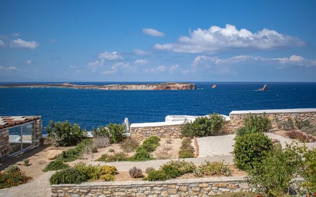 "villa 78 m2 in Agia Irini, 350 Meter to the Beach for 4 Guests With Pool Access!"