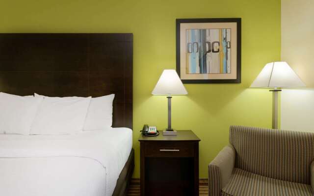 La Quinta Inn & Suites by Wyndham Columbus - Grove City