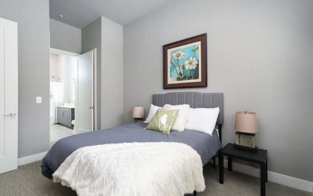 1 BR and 2 BR near Downtown by Frontdesk