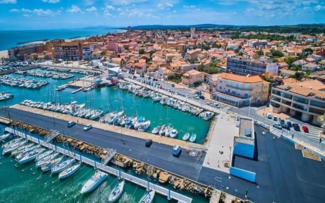 Bright Retreat Near Beach