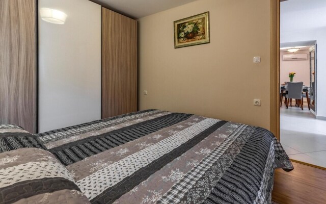 Beautiful Apartment in Liznjan With Wifi and 1 Bedrooms