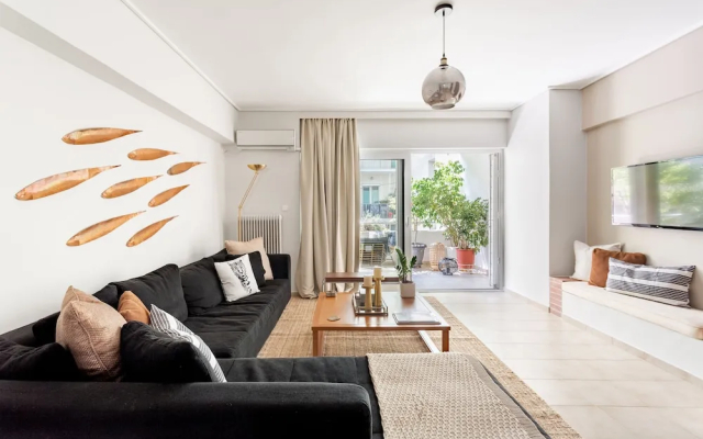 Fresh Detailed Stylish Apt at Acropolis