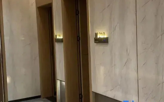 Liuzhou Dingwei Business Hotel (Yaobu Ancient Town)