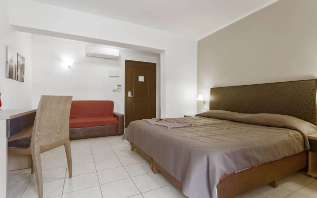 Lagomandra Beach & Suites