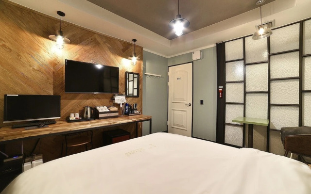 Yeosu 1st Avenue Hotel