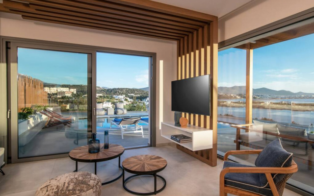 Blue Senses Villas Next to the Beach Heated Pool