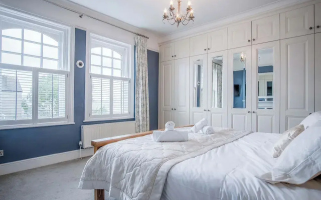 Overland Road 4 Bed House Mumbles