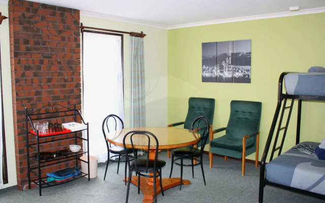 Queenstown Holiday Park & Motels Creeksyde