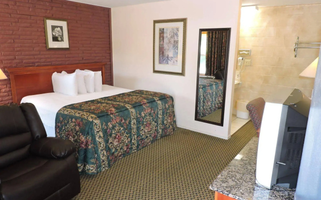 Indian Hills Inn & RV Park
