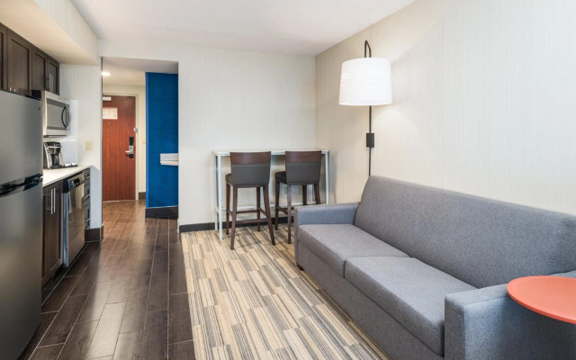 Holiday Inn Express & Suites Milton by IHG