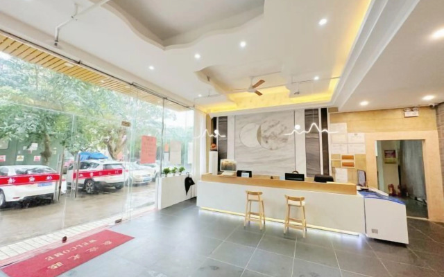 Xinyueju Hotel (Hainan Institute of Business and Technology Provincial Museum)