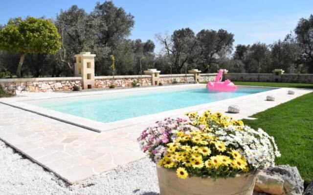 Fantastic Trulli Olea With Pool Garden