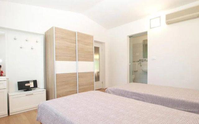 Cozy Apartment With Spacious Garden