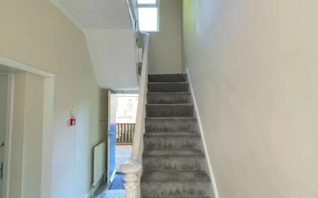 Spacious 6BR Property with Parking