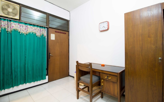 RedDoorz Dukuh Kupang