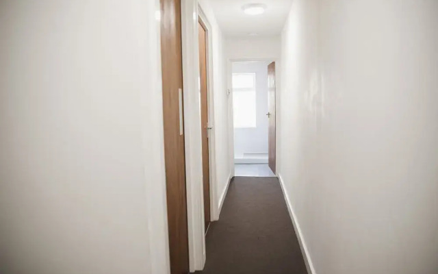 Room in Guest Room - Cheerful Big Room in City