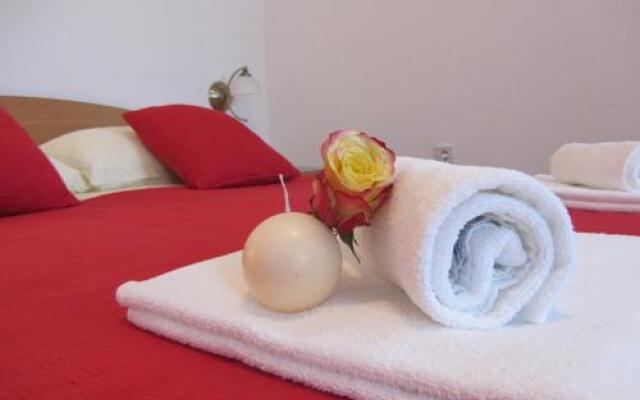 Apartments Luna Tisno