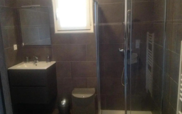 charmant studio dans résidence neuve et calme