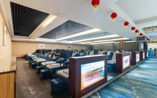 Ruixiang Hotel (Wuchuan New World Plaza Branch)