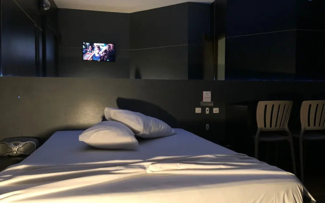 SNOB Motel
