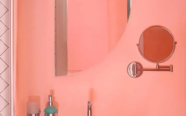 Glamorous Pink Pearl Studio/Beach/Parking/Netflix