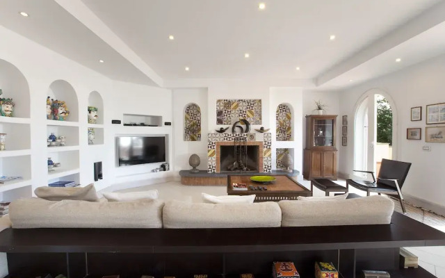 Exclusive Luxury Villa with Pool and Spa