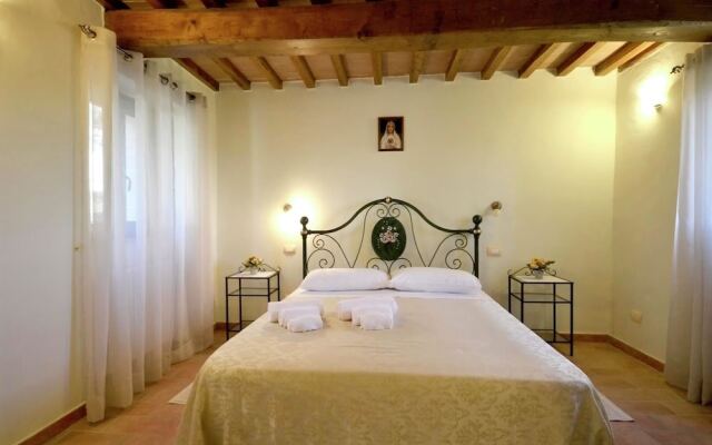 Villa with Private Pool near Cortona in Calm Countryside & Hilly Landscape