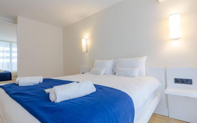 1BR Apt with Sea View and balcony