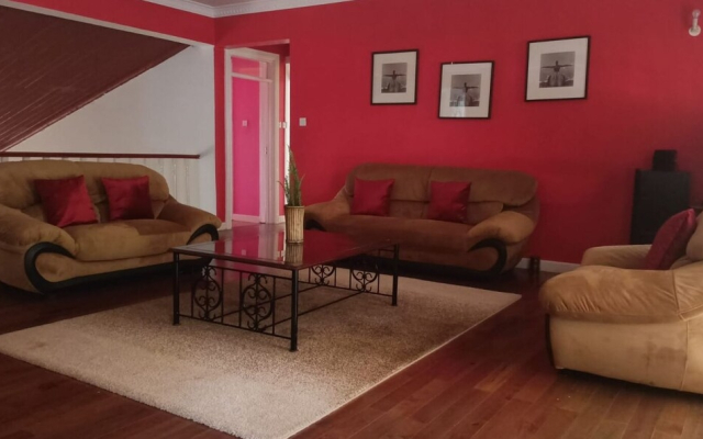 Stay.Plus karen Party House