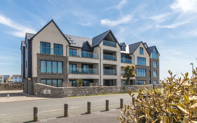 14 Waterstone House, Penthouse, Tenby