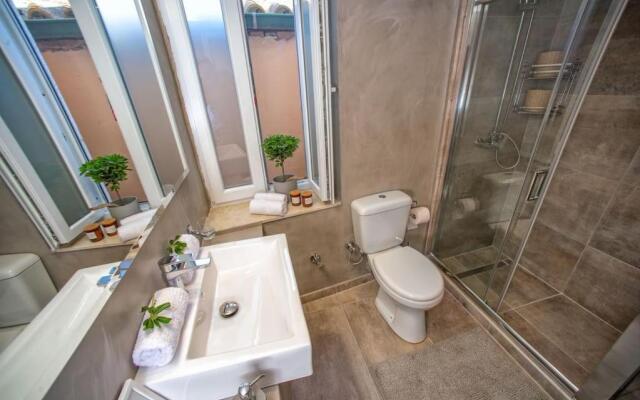 Newly Renovated 1730's Venetian Loft (02) !