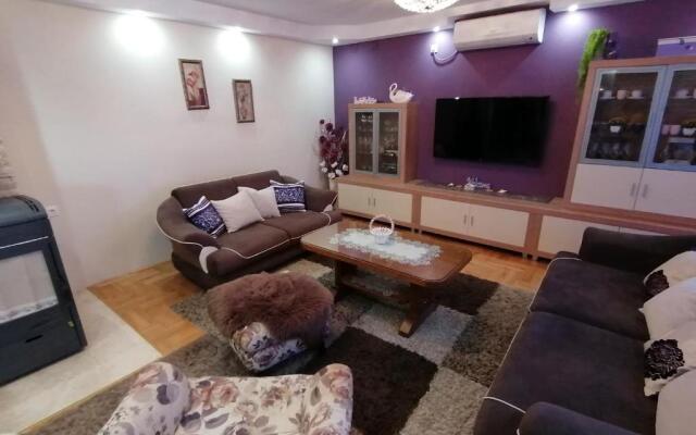 Holiday house Rončević 50 m from sea A1