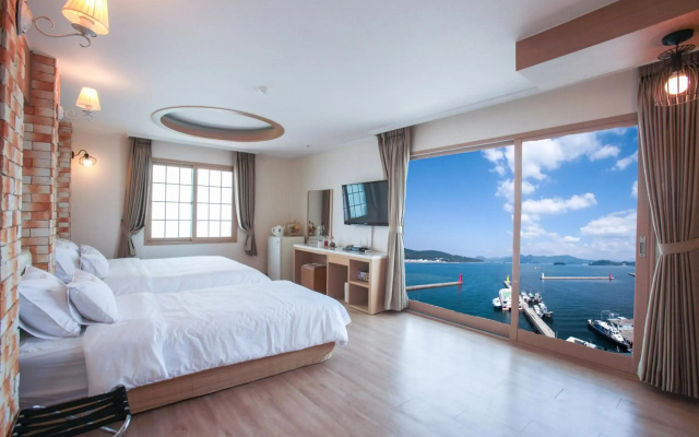 Bay Condo Hotel Tongyeong