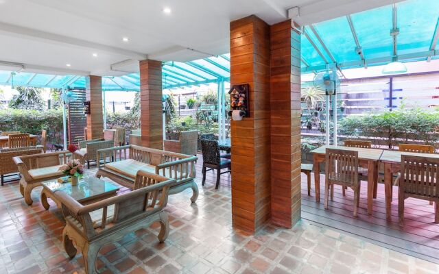 OYO Yellow Tique Hotel
