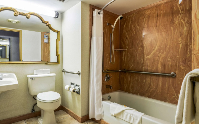 Quality Inn & Suites Winfield