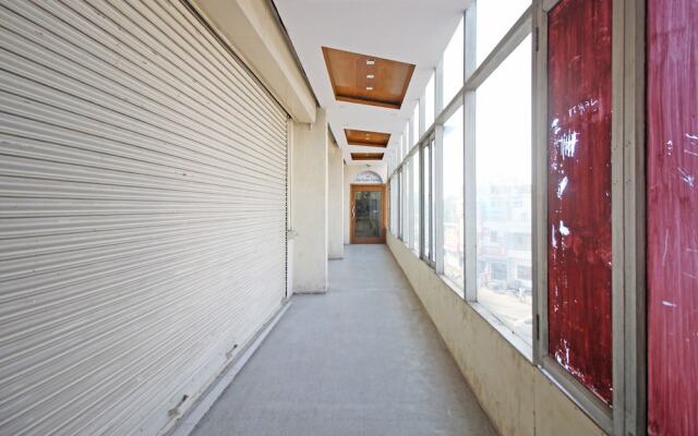 OYO 7147 Hotel Madhur Regency