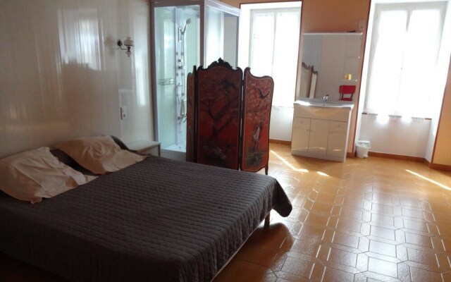 House With 5 Bedrooms in Robiac-rochessadoule, With Enclosed Garden