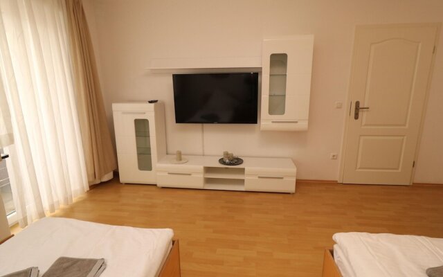 Central Apartment Near the Trade Fair